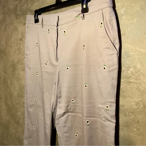 Briggs New York Embroidered Sunflower Cropped Chinos - Picture 2 of 5